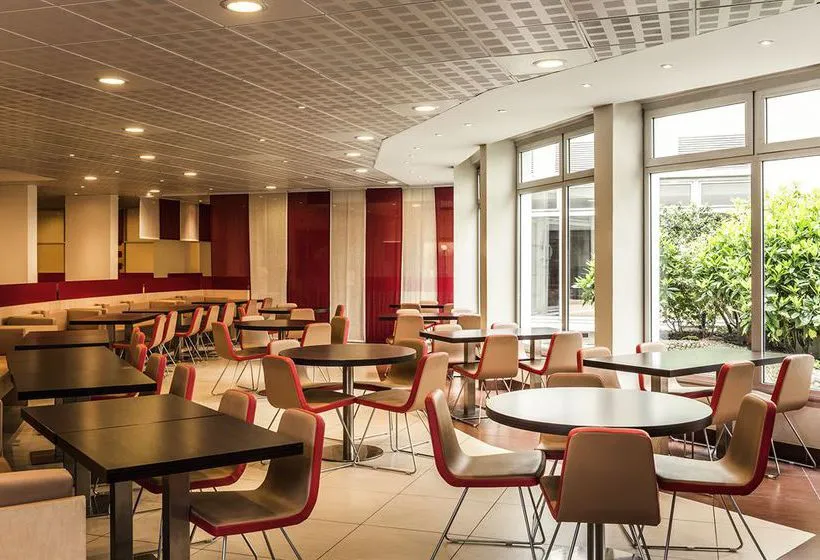 Hotel Ibis Paris Montmartre - Gallery Image 7