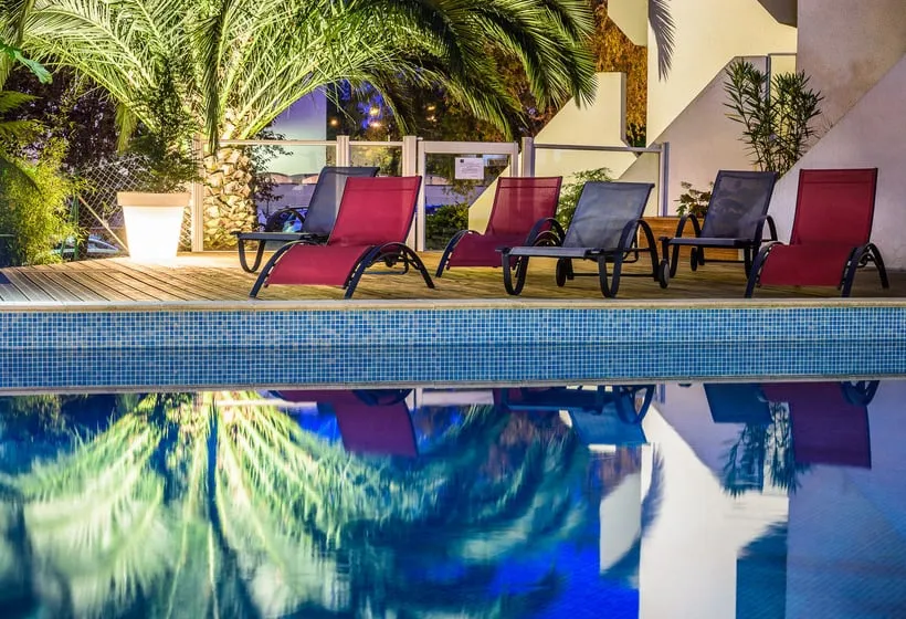 Hotel Le Bayonne - Gallery Image 2