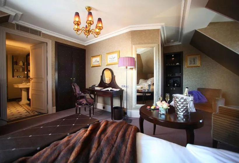 Hotel Champs Elysees Plaza  París